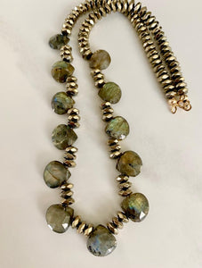 LABRADORITE DROP NECKLACE - DAYONARA